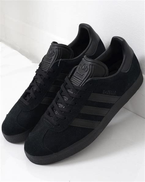 adidas trainer v black|adidas all black trainers.